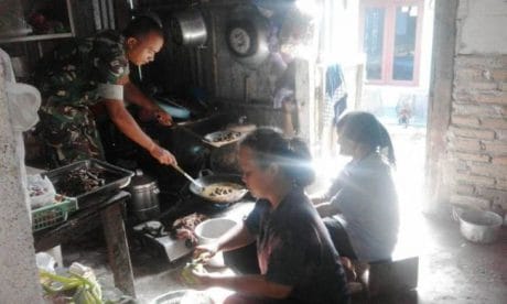 Keluarga Baru Sederhana di Jatiroyom Pemalang Untuk Kopral Kunjungi
