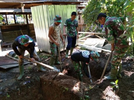 Sambil bekerja cari tau cara masuk TNI kepada anggota Satgas TMMD