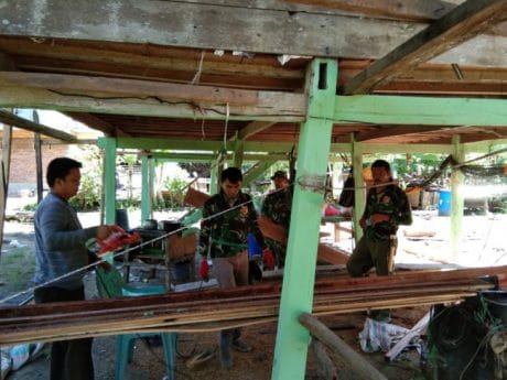 ‘Anggota polres ikut bedah rumah”