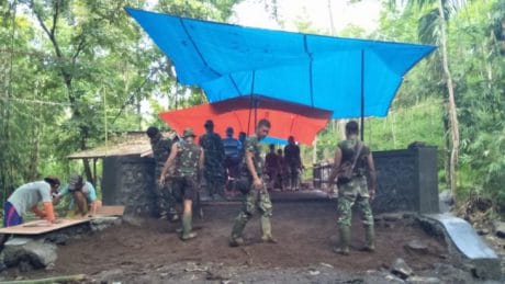 Satgas TMMD Ke 104 Kodim 0824/Jember Sambungkan Jalan Paving Dengan Jembatan Baru