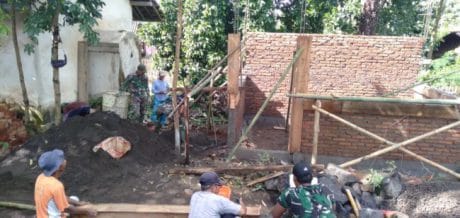 Satgas TMMD Ke 104 Kodim 0824/Jember Juga Bangun Pos Kamling