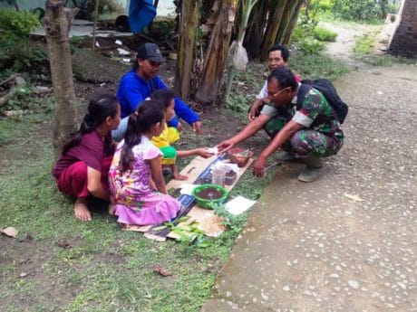 Pasaran Permainan Tradisional Favorit di TMMD 104 Jatiroyom Pemalang
