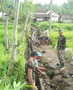 Pembangunan Drainase di Lokasi TMMD 104 Jember Dikebut