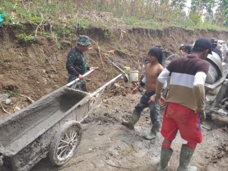 Gerobak Dorong Juga di Pakai Langsir Material Rabat Beton
