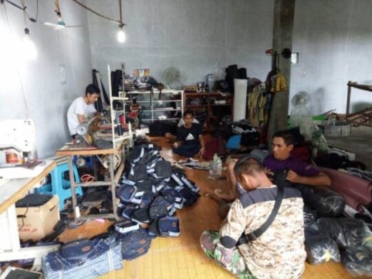 Kerajinan Tas Lokal Kesesirejo Terkenal Berkat Publikasi TMMD Pemalang