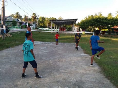 SATGAS TMMD OLAH RAGA BERSAMA WARGA BERMAIN TAKRAW
