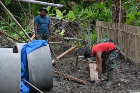 Pelda Ttu Aji Sulaksono, Pimpin Pembuatan Garasi Kantor TPD