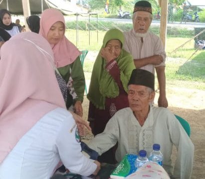 Masyarakat Antusias Ikuti Pengobatan Gratis Bakti Kesehatan TMMD 104 Konawe