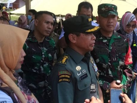 Babinsa Lakukan Inseminasi Buatan , Terobosan Baru dalam TMMD 104 Konawe