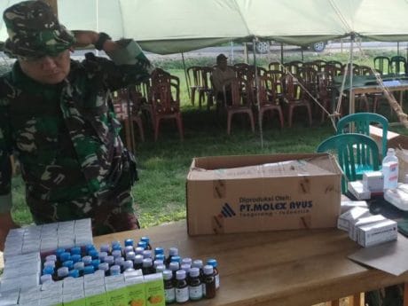 Tak Hanya Layani Pengobatan, Baksos Pelayanan Kesehatan TMMD 104 Konawe Juga Berikan Vitamin Balita Gratis