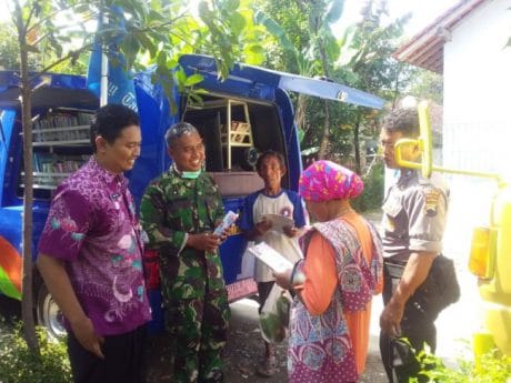 Stimulasi Gemar Membaca Perpustakaan Keliling Dihadirkan di TMMD Pemalang