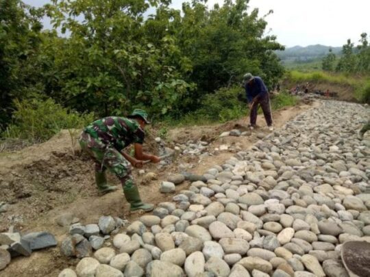 TMMD Reguler Pemalang Maksimalkan Batu Alam Jatiroyom
