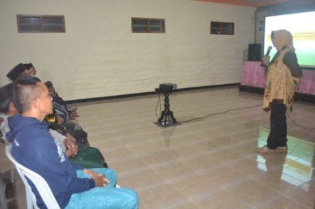 Satgas TMMD Ke 104 Kodim 0804/Magetan Ajak Warga Poncol Lestarikan Hutan