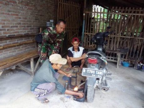 Rejeki Baru Tambal Ban Kebandungan Bodeh, Jalan Dibangun TNI Pemalang
