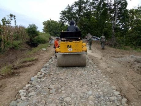 Pemadatan Makadam Jatiroyom-Parunggalih Pemalang Dengan Vibro Roller