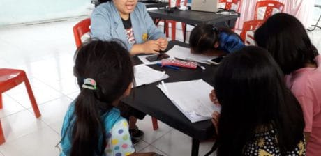 Wujudkan Generasi Maju, Satgas dan Mahasiswa Ajarkan Bahwa Inggris