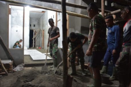 Kantor TPD Mulai Pasang Keramik