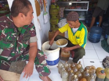 Pedagang Bensin Eceran Pun Dapat Berkah Dengan Adanya TMMD Kodim Pemalang
