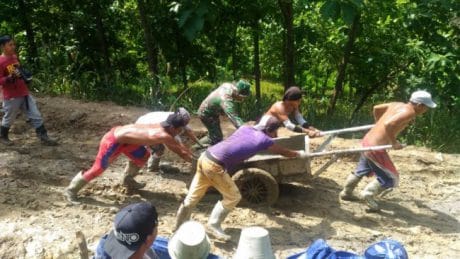 Kerja Luar Biasa Satgas TMMD Kodim Pemalang di Sasaran Rabat Beton