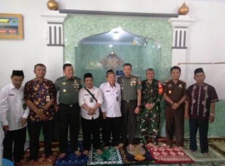 Waaster Kasad Salurkan Bantuan Baznas di Lokasi TMMD Pemalang