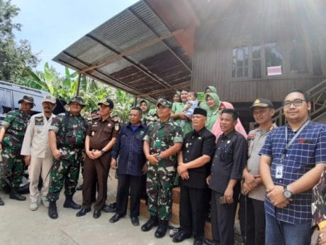 BRI Cabang Enrekang bantu bedah rumah warga Desa Tungka melalui Program TMMD ke-104