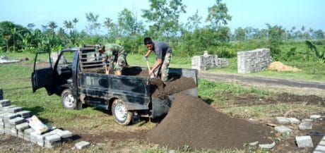 Dikejar Waktu Untuk Selesaikan Jogging Track TMMD 104 Jember
