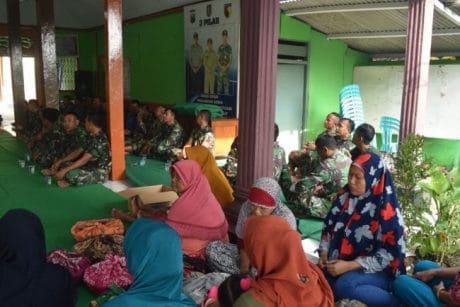 Satgas TMMD Selamatan Bareng Warga