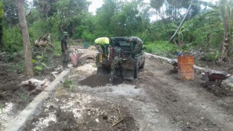 SATGAS TMMD GUNAKAN MOBIL PICKUP KODIM 1407/BONE ANGKUT PASIR