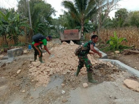 “AKTIVITAS ANGGOTA SATGAS DILOKASI TMMD”