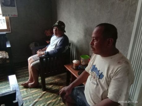 Satgas TMMD dan Warga Sarapan Pagi dan ngopi bareng sebelum beraktivitas