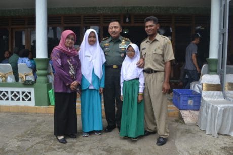 Samsuhari Sosok Kades Poncol Yang Penuh Semangat