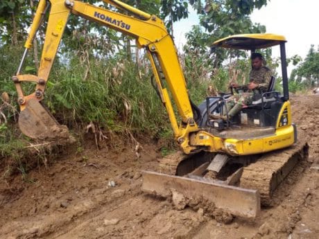 Excavator Terus Bekerja Demi Suksesnya TMMD Kodim Pemalang