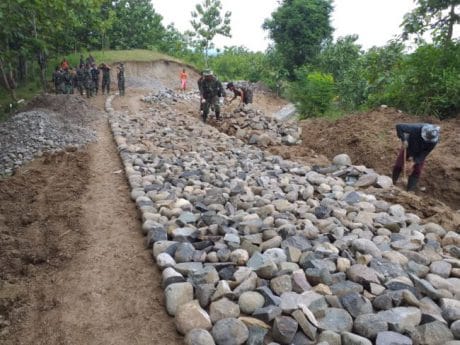 Menghitung Hari Makadam Jatiroyom-Parunggalih di Kebut