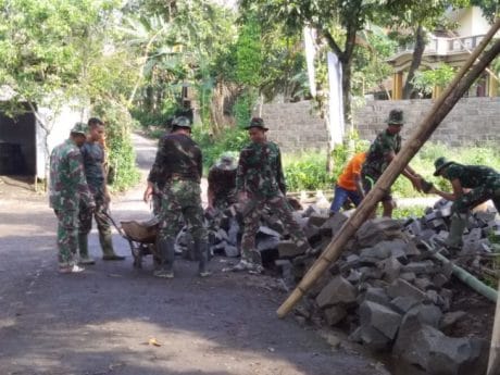 SASARAN FISIK TERUS DI KEJAR OLEH SATGAS TMMD 104 JEMBER