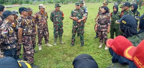 Jelang Penutupan TMMD 104 Jember, Bersihkan Lapangan Desa Gunungmalang