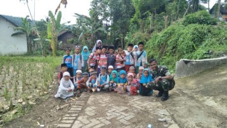 Anak-anak Mengaji Senang Jalannya Paving Bagus, Setelah Selesai di Kerjakan Oleh Satgas TMMD Ke 104 Kodim 0824/Jember