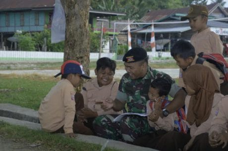 Anak-Anak SD Sudah Terbiasa Dekat Dengan Satgas TMMD