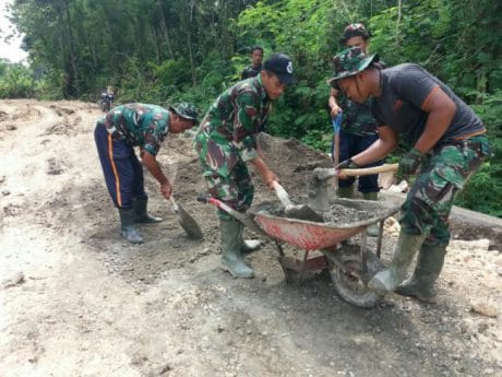 SATGAS TMMD TINGGAL MERAMPUNGKAN PEMBANGUNAN JALAN