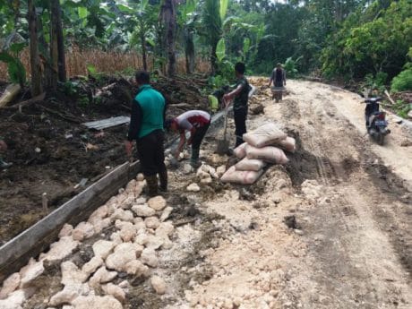 Matahari Membakar Kulit Satgas TMMD