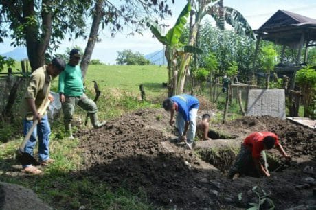 Ciptakan hidup sehat di Desa Tungka dengan membangun jamban