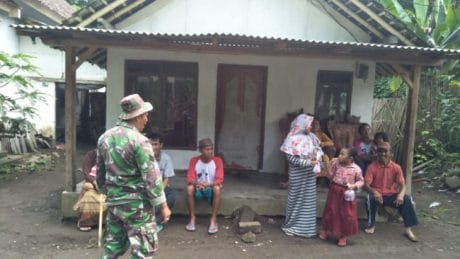 Tidak Hanya Pak Seril Tetangganyapun Ikut Senang Dengan Selesainya Bedah Rumah TMMD Ke 104 Kodim 0824/Jember