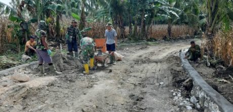 TMMD 104  GENJOT PEMBANGUNAN JALAN DESA SEBELUM PENUTUPAN