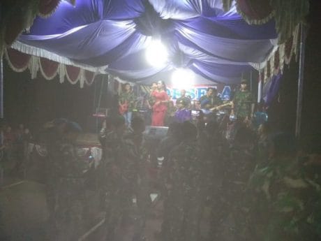 Letda Inf Sunaryo Hibur Warga Poncol