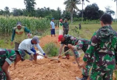 Terima Kasih Bapak TNI, Jalan Sekolah Tak Lagi Licin dan Berlumpur