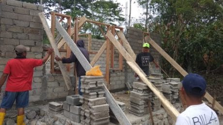 Pondasi Rumah Tiga Pilar TMMD 106 Tahan Gempa