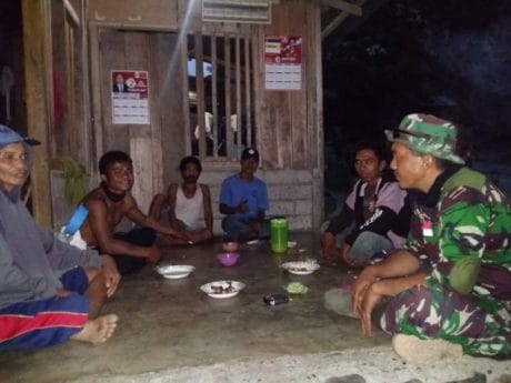 Gubuk Bambu Saksi Bisu Kebersamaan Satgas TMMD dan Warga