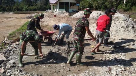 Semangat Gotong Royong Percepat Pembangunan Jembatan