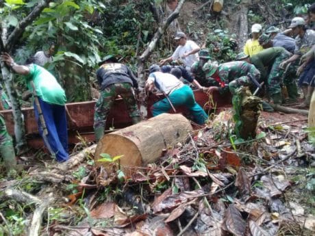 Satgas TMMD dan Warga Tingkatkan Ukuwah Islamiyah