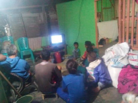 Gaet hati anak-anak Pedesaan Melalui Nobar