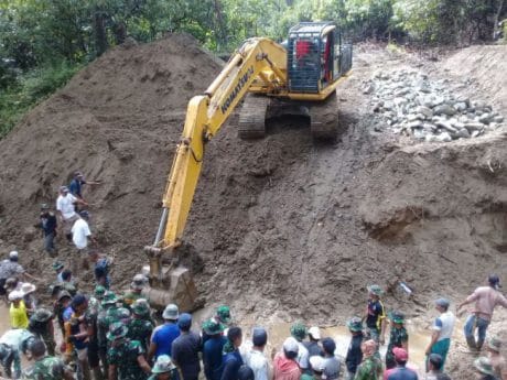Kemanunggalan TNI dan Warga Kunci Sukses TMMD 104